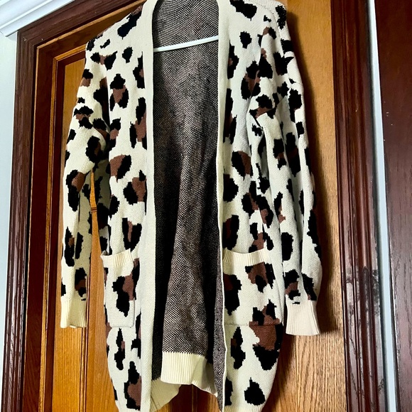 Cheetah Print Sweater - Picture 1 of 1